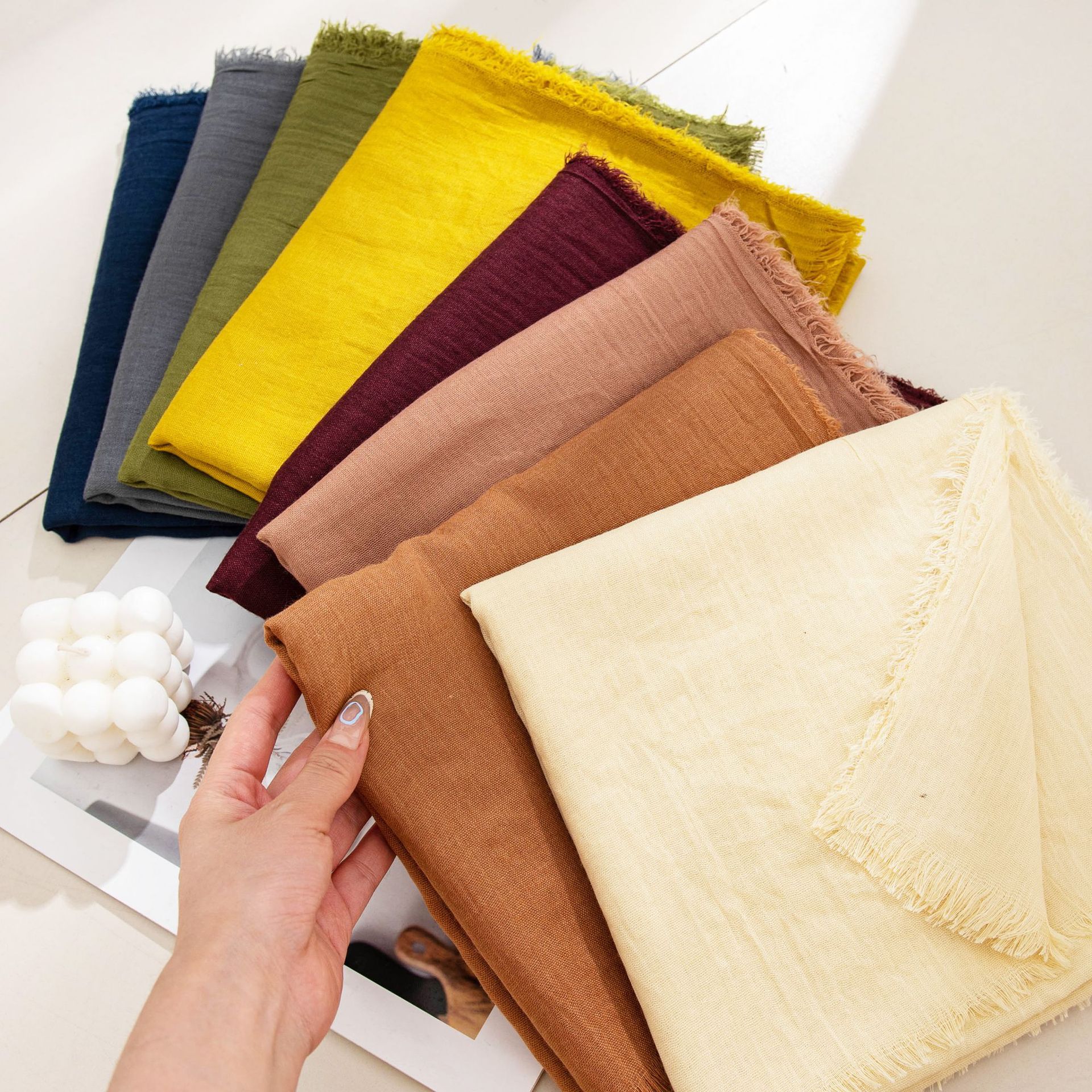 White Cotton and linen scarves - Elegant, solid-color, lightweight shawls, soft and comfortable, suitable for pairing with various outfits — image 4