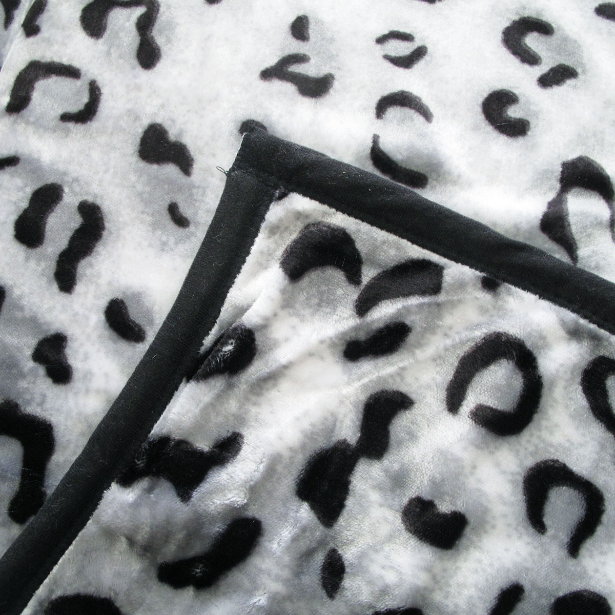 675gsm 2 Ply Animal Print Faux Mink Blanket Queen 200x240 cm Snow Leopard โ image 2