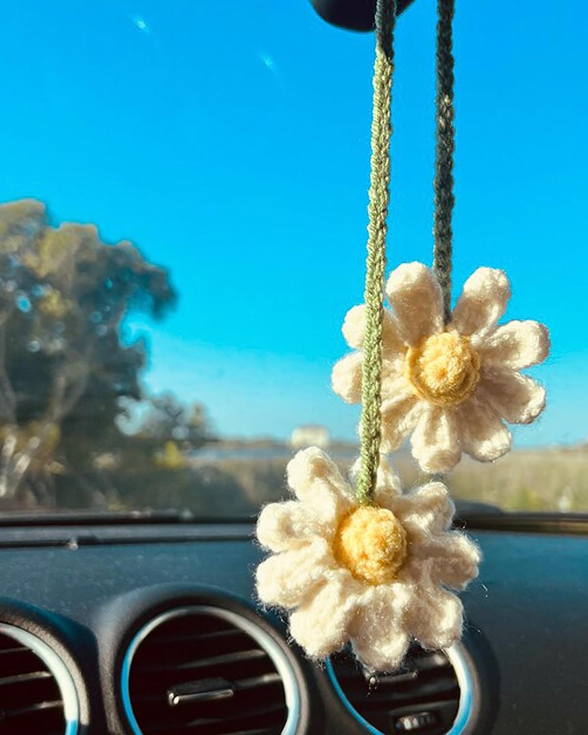 Crochet Daisy Auto Accessories Women Cute Rearview Mirror Charm Crafted Daisy Flower Gift Crochet Enthusiast Car Decoration Car Interior Aesthetics (White) — image 6