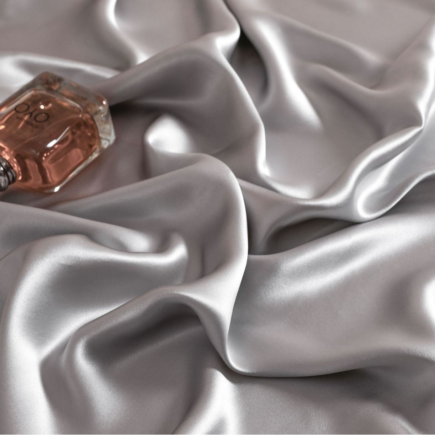 Oval Silk Workshop 22 Momme Silk Four Piece Set 1.5 m bed (2x 2.3 m quilt cover 2.3x 2.5 m bed sheet) โ image 6