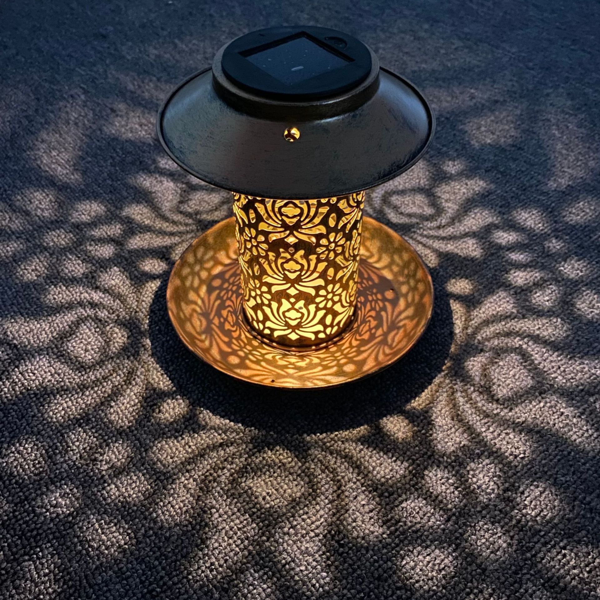 LED Solar Bird Feeder Lamp Outdoor Courtyard Garden Landscape Light, Antique Wrought Iron Hollow Lamp Bird Feeder Container — image 3