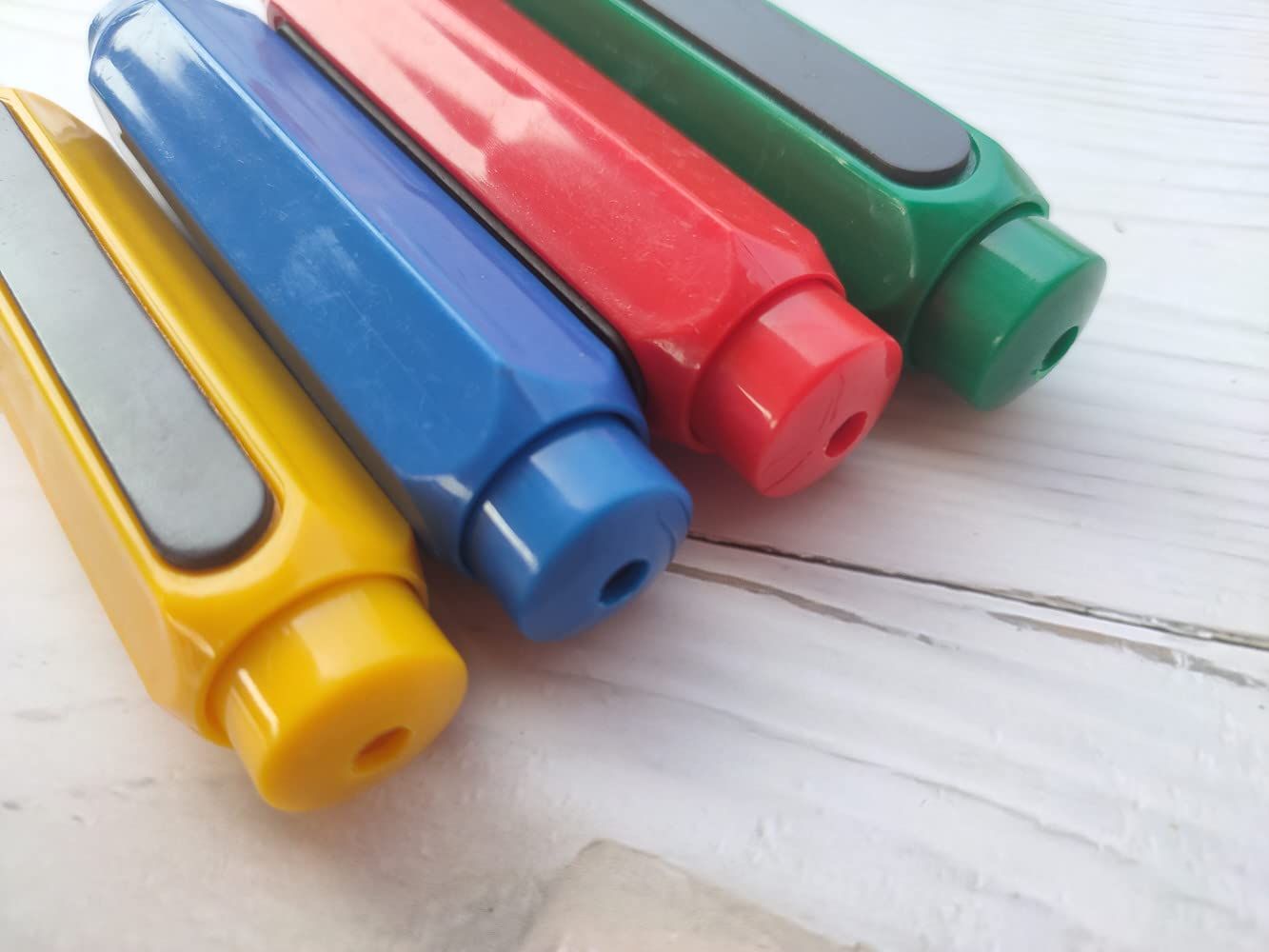 Plastic Magnetic Chalk Holders with Storage Case, 4 Pack Blackboard Adjustable Chalk Clip Chalk Covers (Blue, Green, Red, Yellow) — image 3