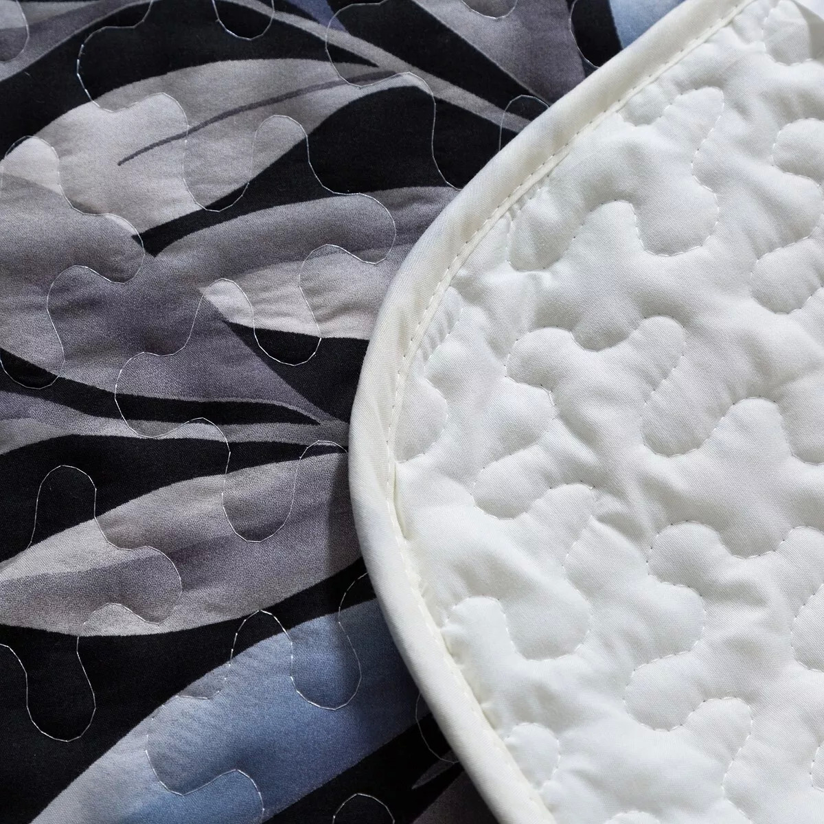 Whimsical Quilted bedspread and pillowcovers set: Add Fun to Your Space - Queen size โ image 4