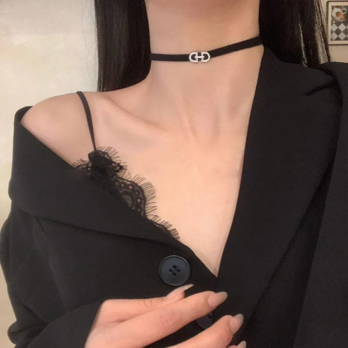 Elegant Black Necklace Simple and Stylish Temperament Jewelry for Women and Girl — image 6