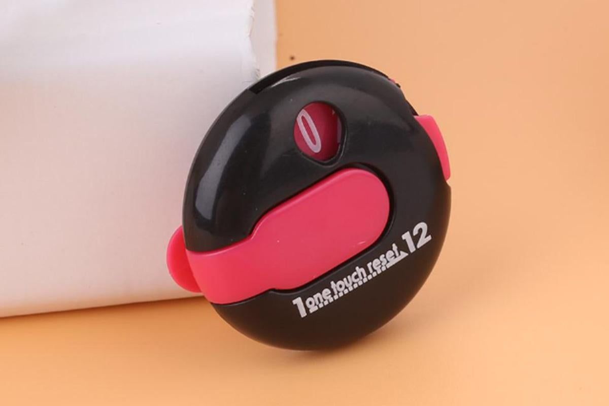 Golf Stroke Counter - Clip-On Score Keeper for Gloves & Hats (3 Colors) - Black — image 2
