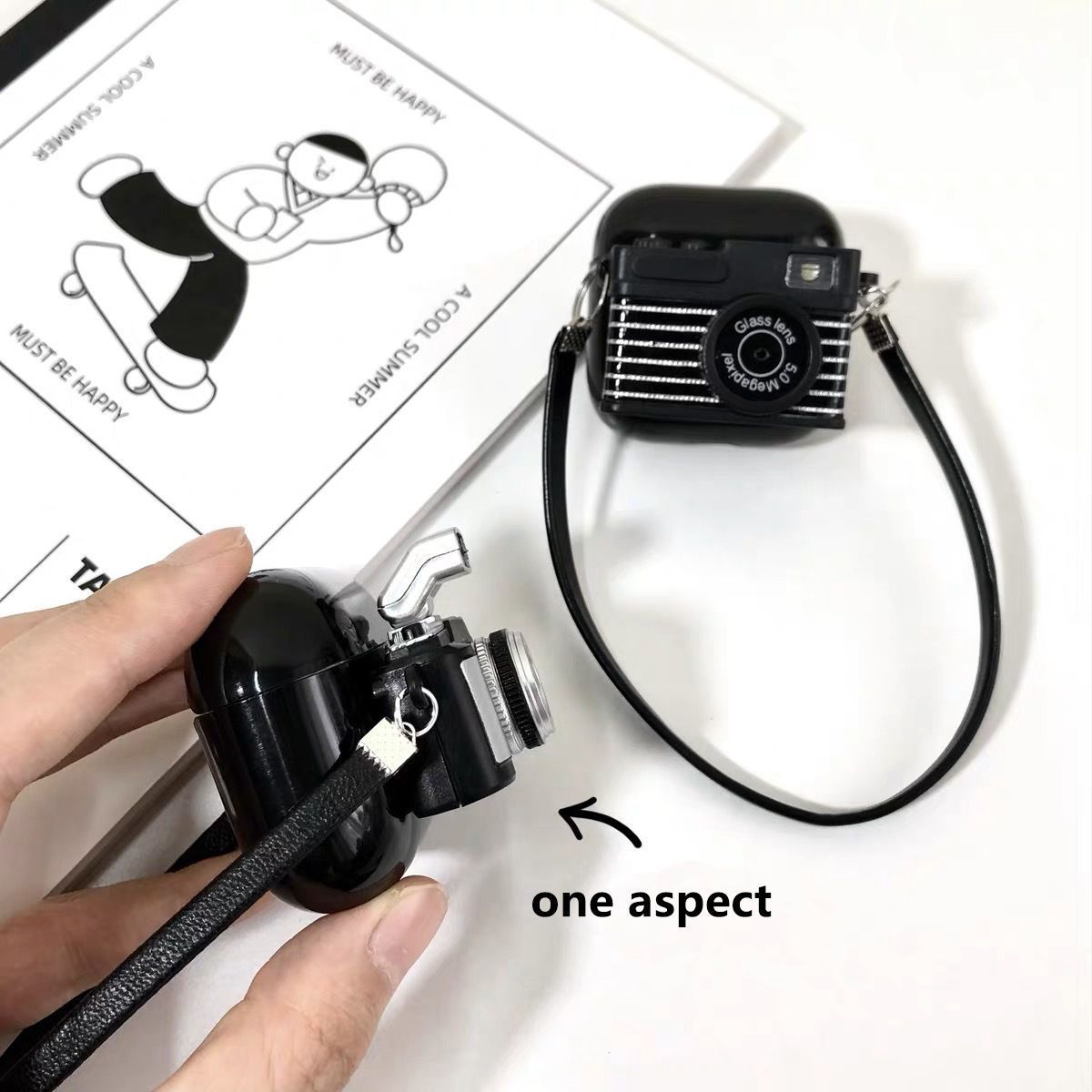 striped light-emitting and sound-making camera AirPods Pro 2 — image 3