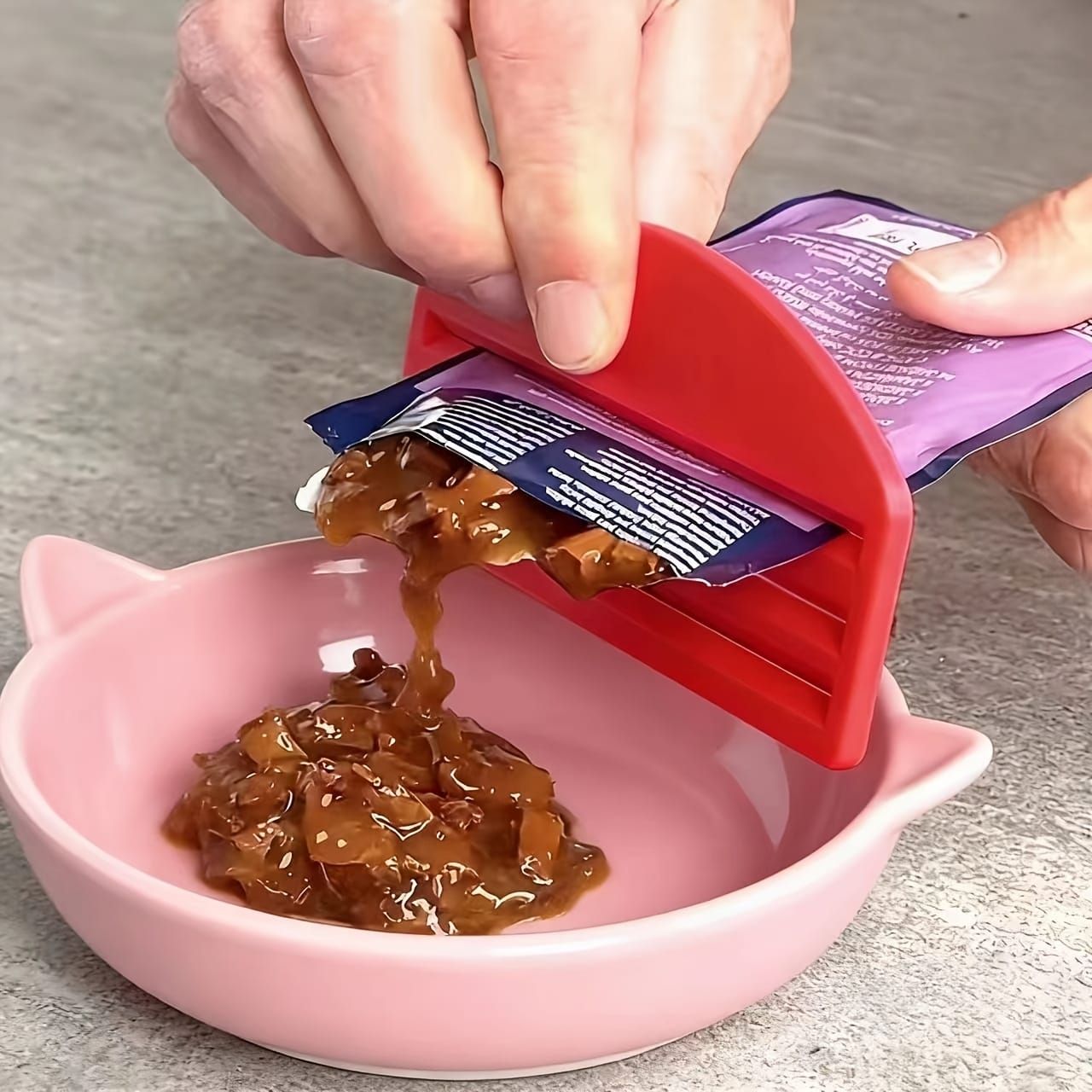 Pet Wet Food Pouch Scraper – Effortlessly squeeze every last bit of cat or dog wet food, paste, or puree from pouches without mess. Ideal for home feeding — image 2