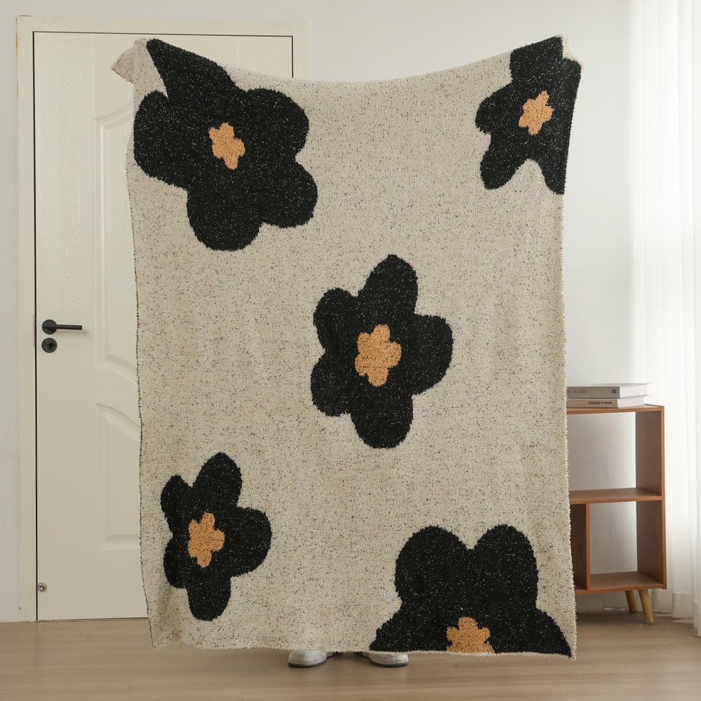 White-black Knitted Sofa Blanket with Plush Side, 130 × 160 cm, 950g, Ideal for Napping and Office Use — image 3