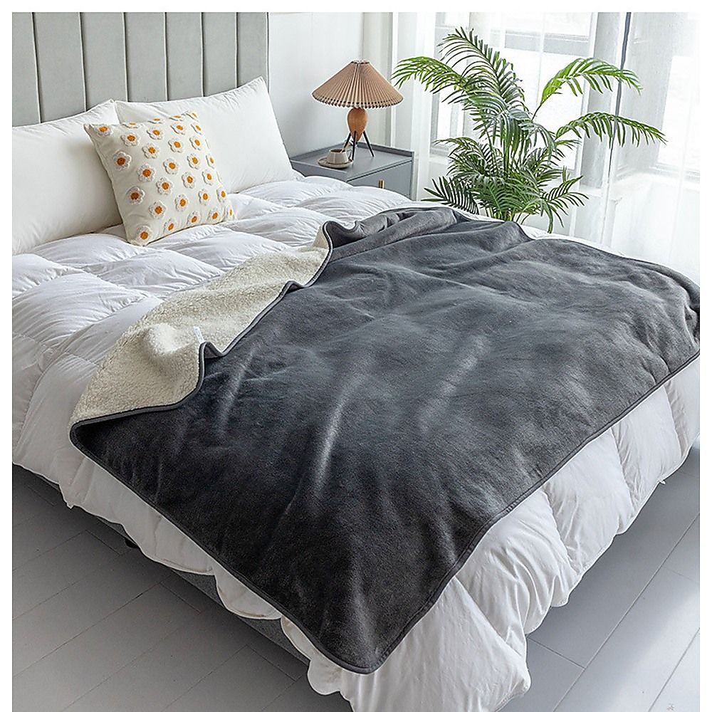 Premium Waterproof Reversible Pet Dog Blanket Bed Protects Couch Bed from Spills โ image 6
