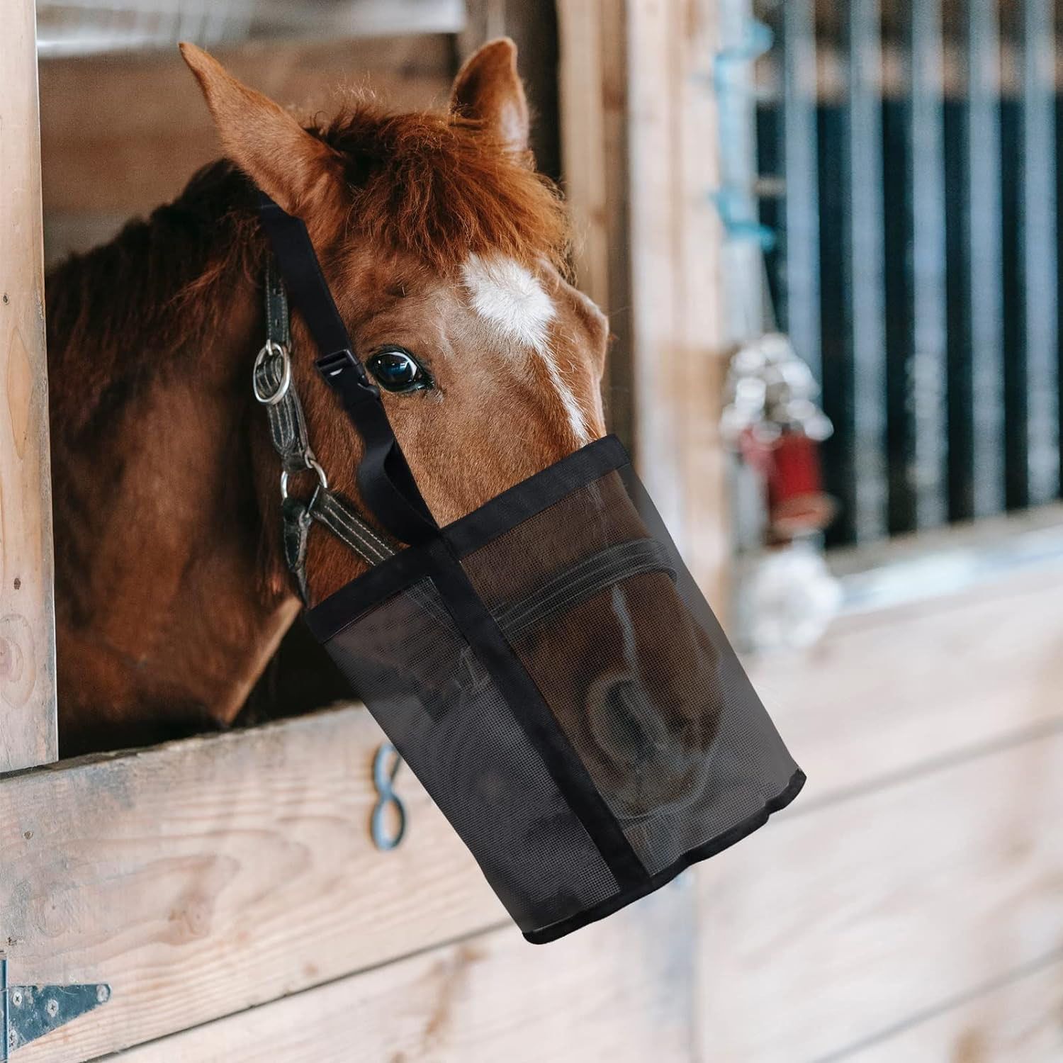 Horse Feed Bag Comfort Breathable Mesh Feed Bucket Heavy Duty Feed Bag with Adjustable Strap and Waterproof Bottom (Black)