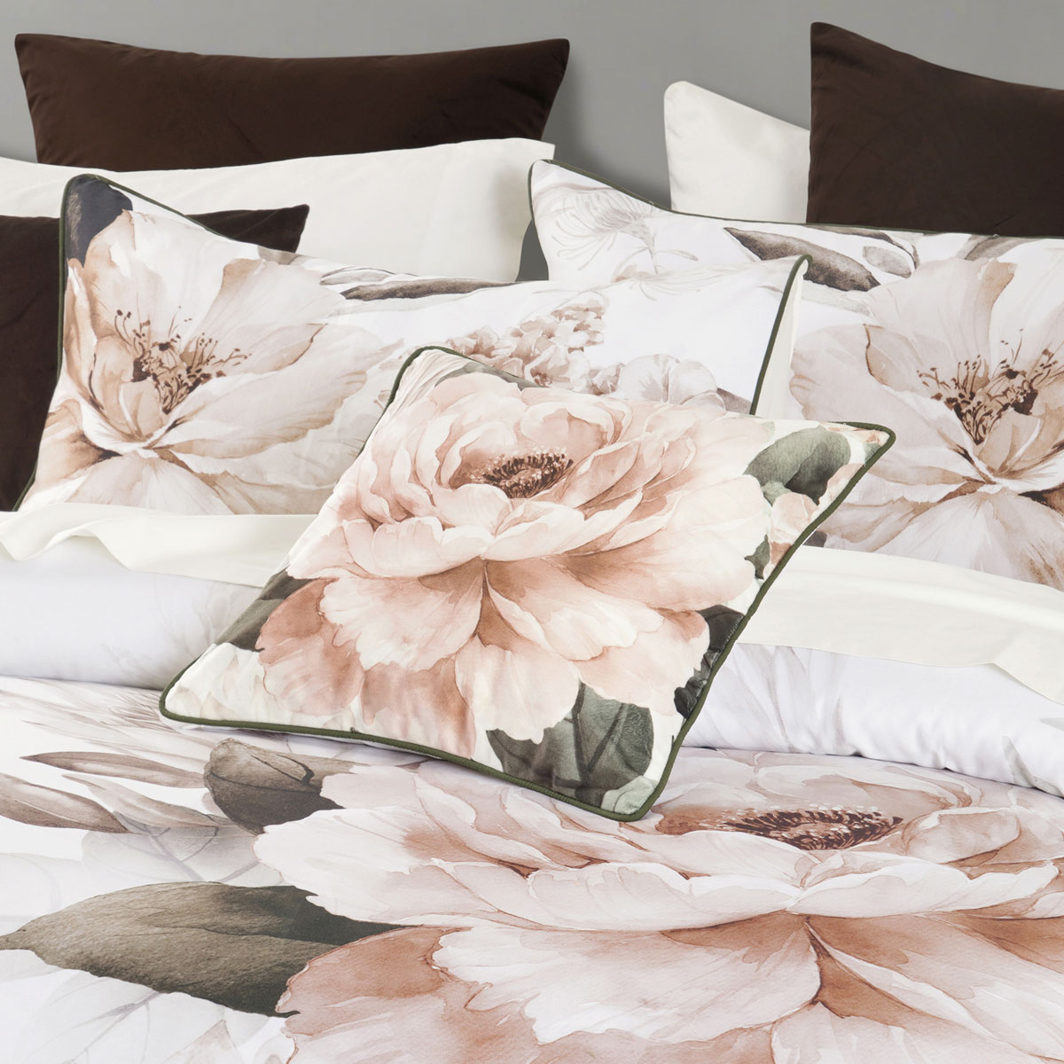 Bianca Somerset White Cotton Sateen Floral Quilt Cover Set Queen โ image 3