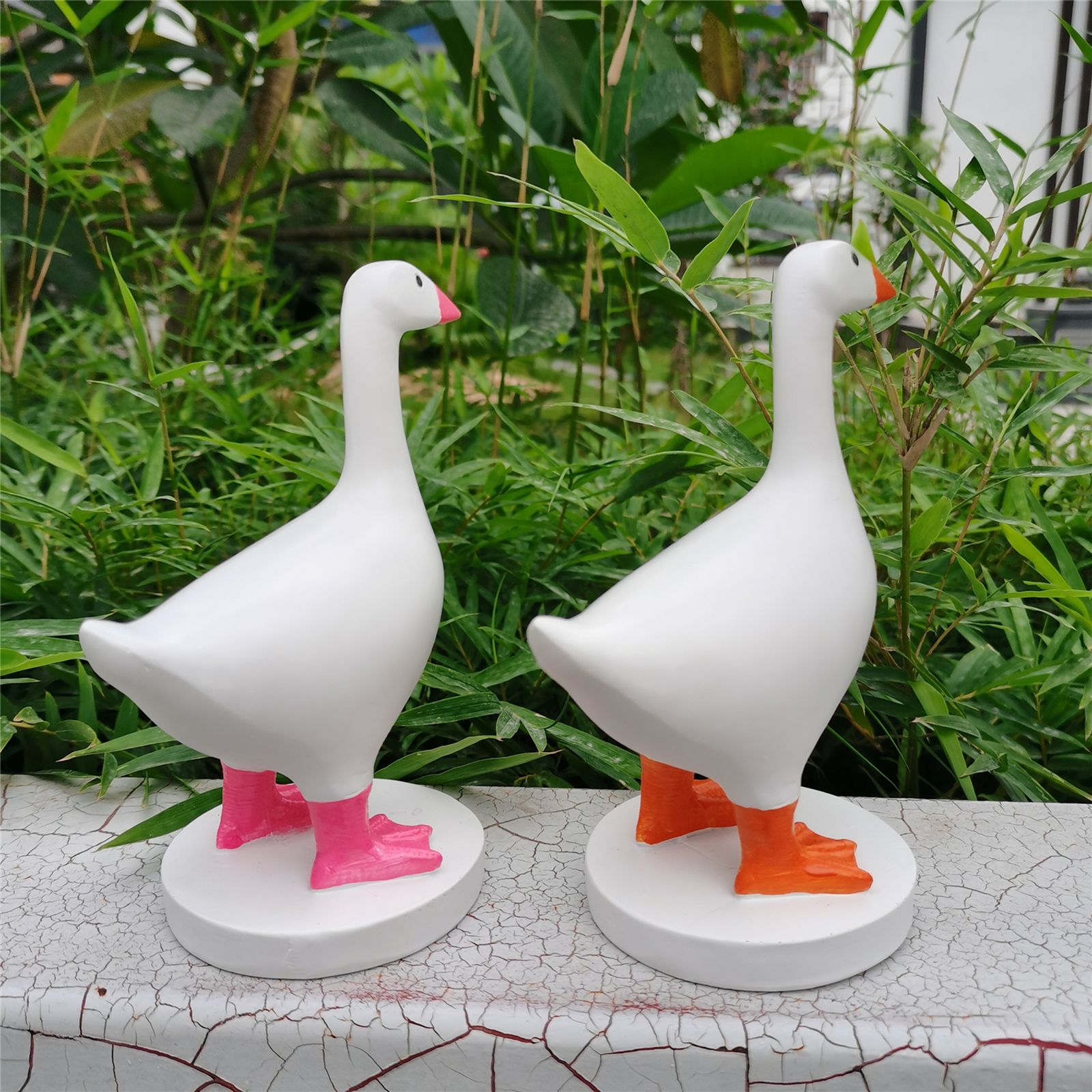 Magnetic Goose Key Holder Statue Cute Resin Key Holder Ornament with Base Home Decor — image 3