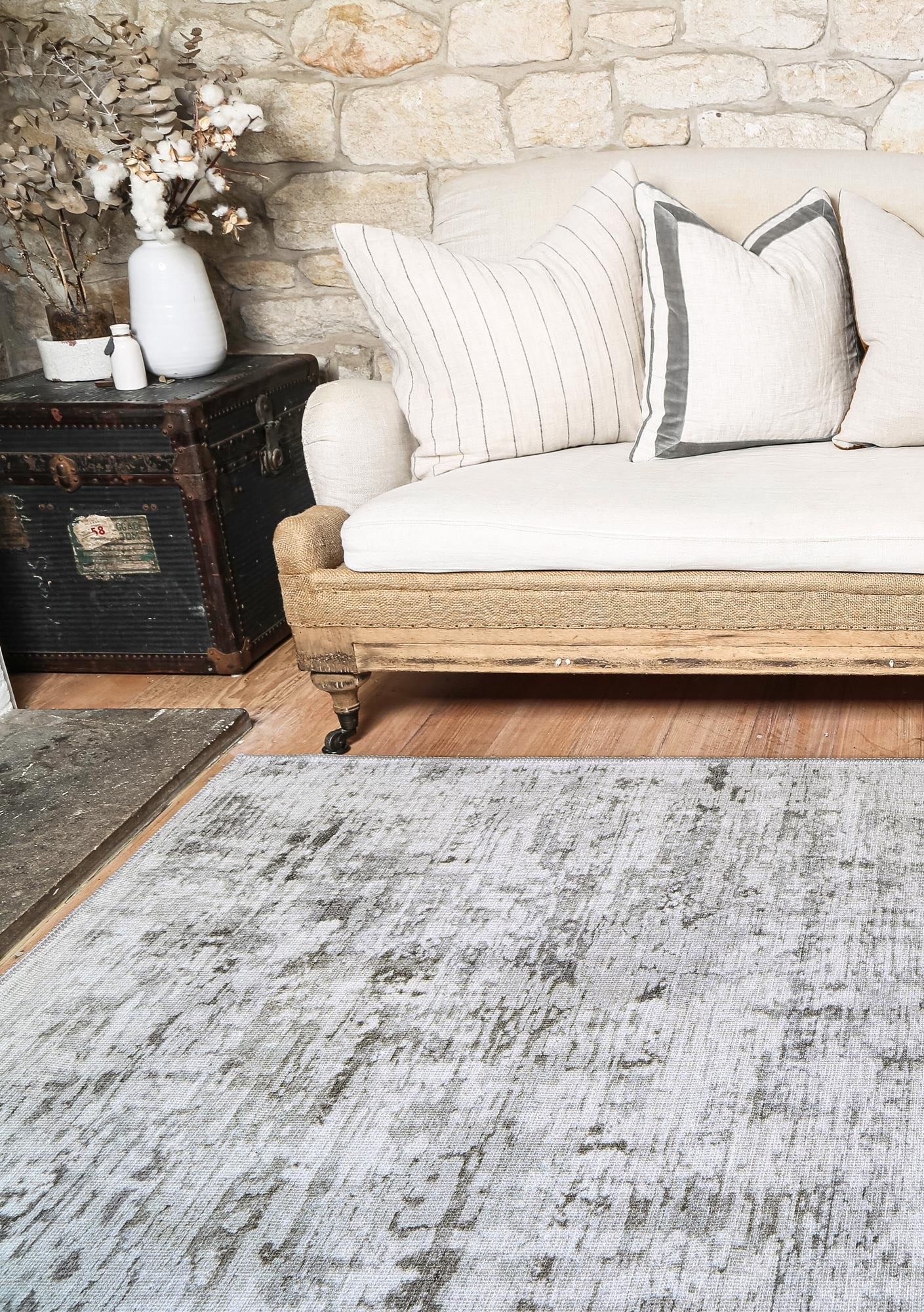 vintage-crown-alfred-ivory-distressed-vintage-rug 280X380 โ image 2