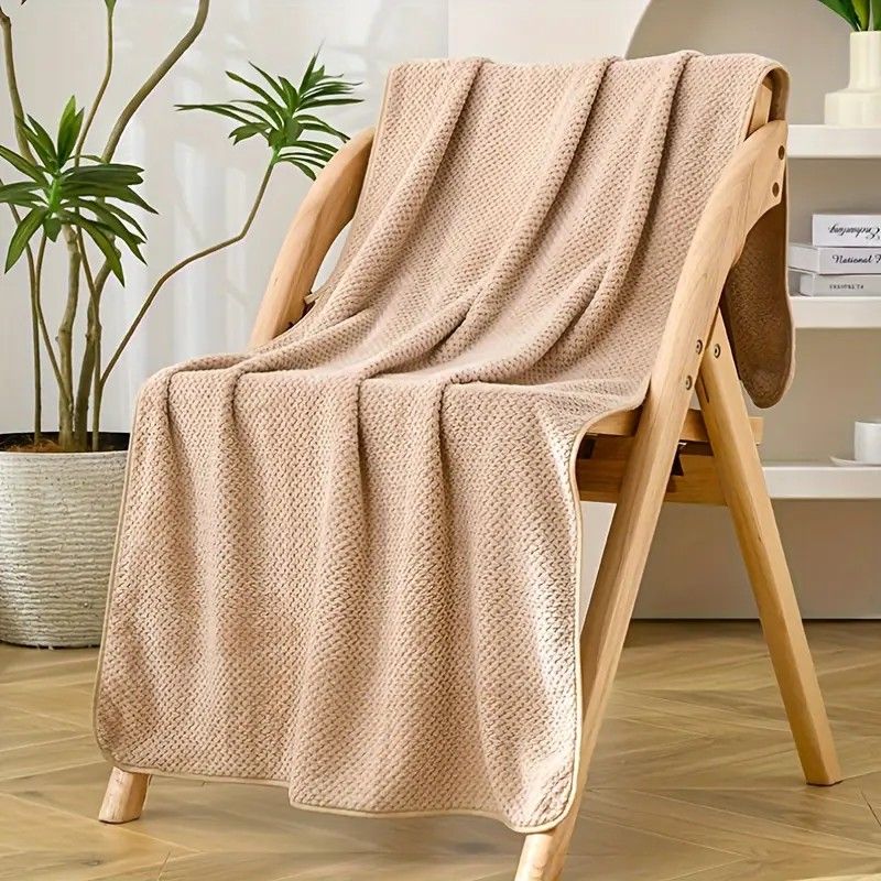 Modern Pineapple Grid Design Ultra-Soft Coral Fleece Bath Towel|90x170cm Extra Thick Strong Absorption, Suitable for Bathroom, Gym, Hotel, and Home Use.(pink) — image 3