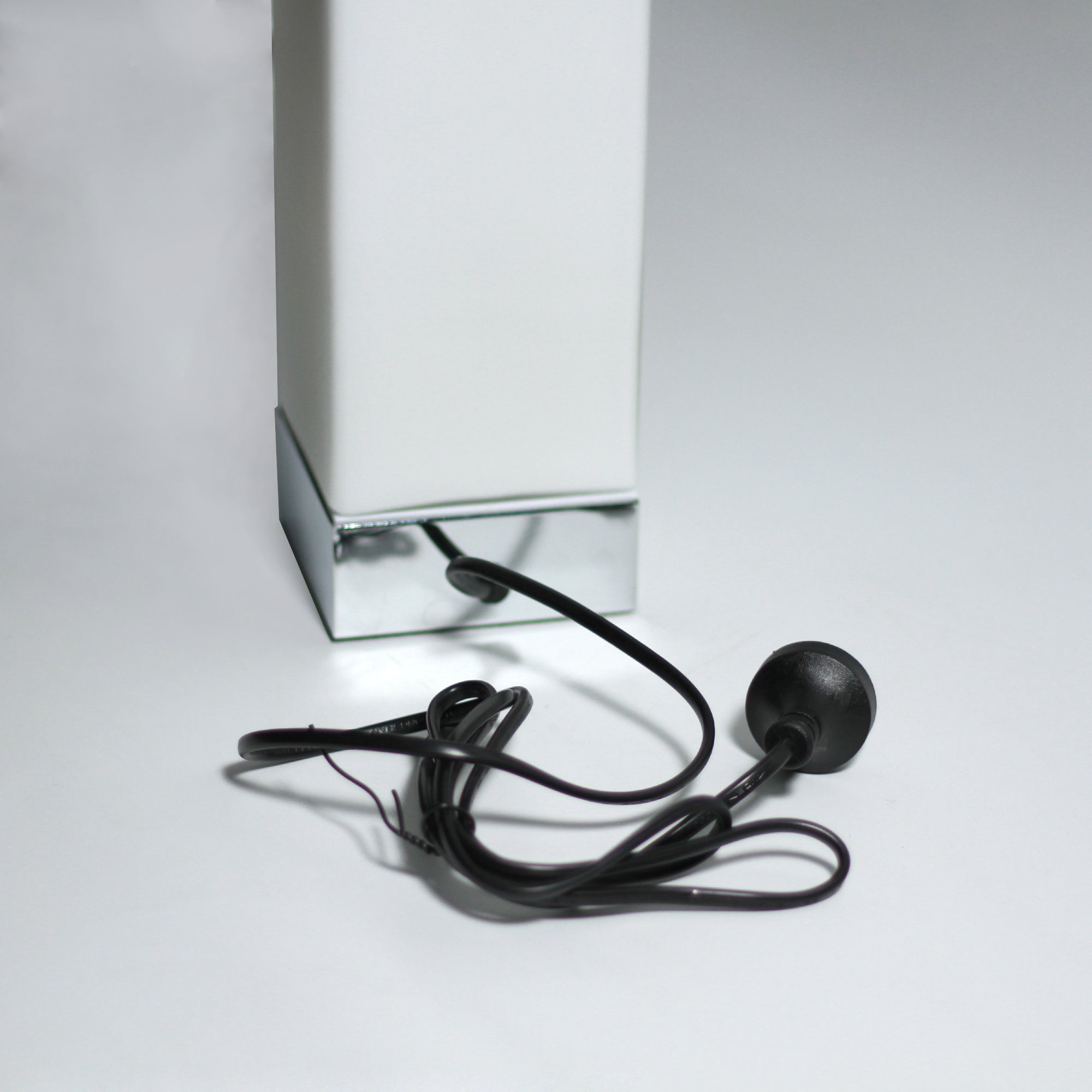 Jessica Rectangle Touch Lamp with USB Port โ image 6