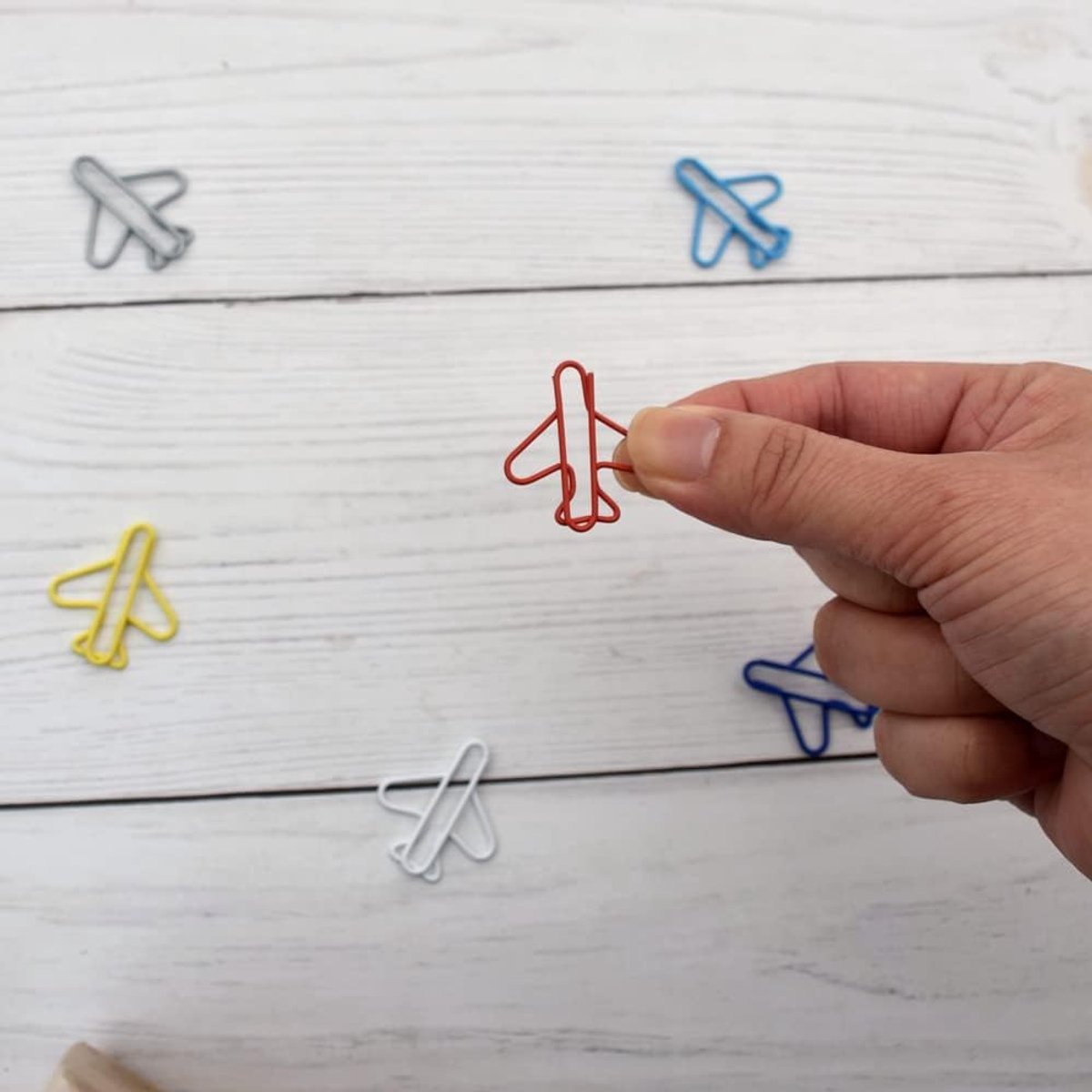 Paperclips - Pack of 100, creative paperclips in the shape of a small airplane in rainbow colors - Available in multiple colors - Fun metal bookmarks in the — image 3
