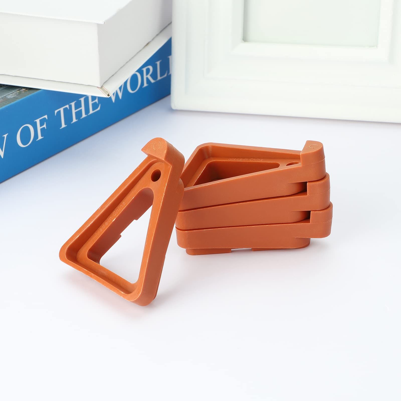 4pcs， Plants Pot Feet Triangle Flower Pot Rack Holder Pot Toes Plastic Flower Pot Risers for Indoor Outdoor Plant Pots Container — image 2