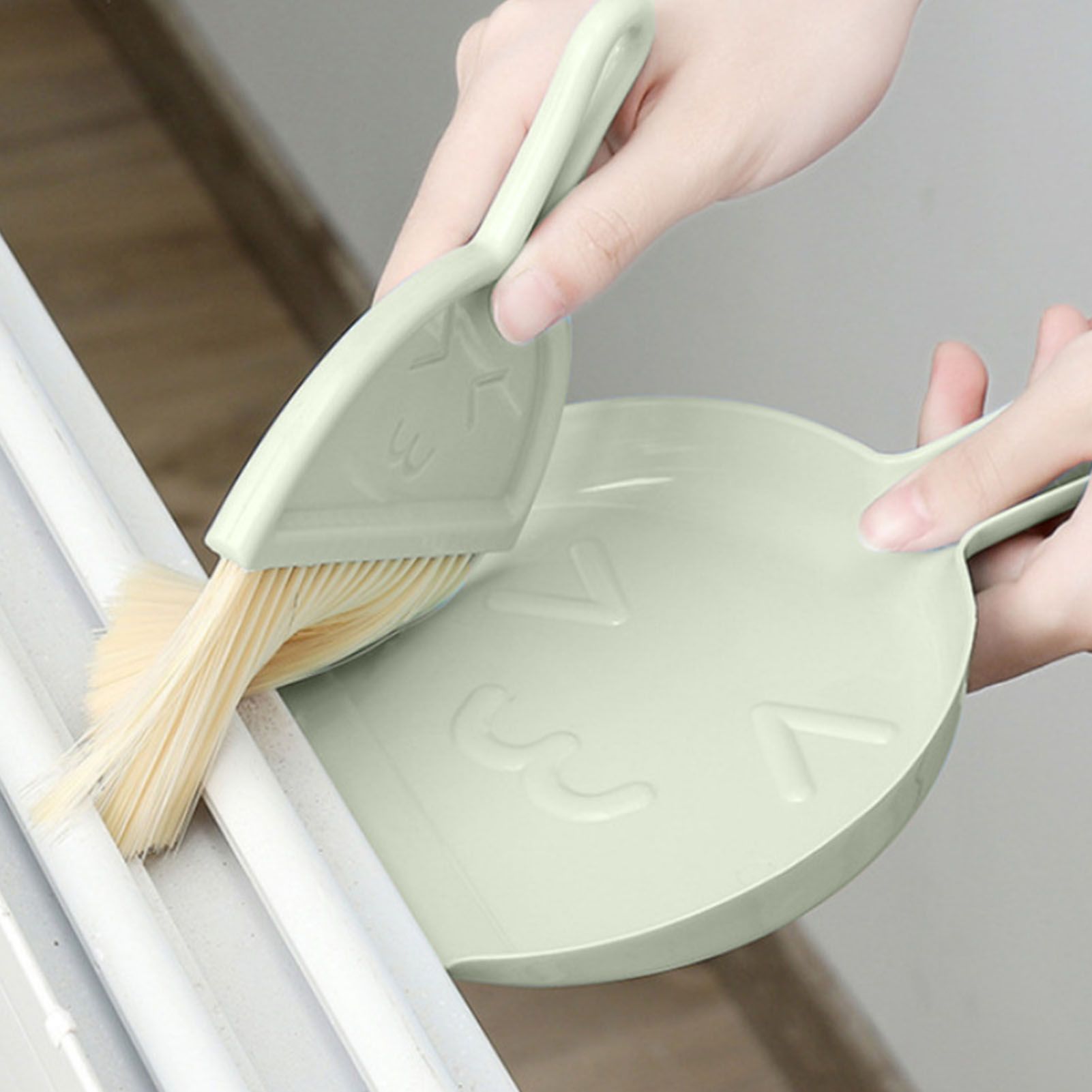 Mini Broom Dustpan Set Smile Face Plastic Handheld Efficient Cleaning Portable Tiny Brush Dustpan for Tabletop Office Green — image 6