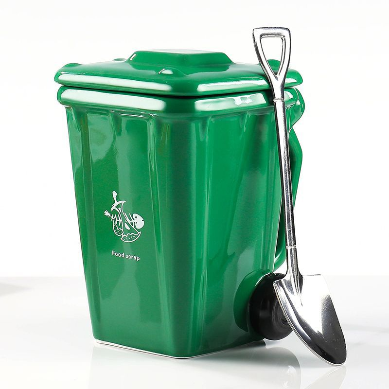 Green Creative Trash Can Ceramic Mug with Shovel Spoon - 400ml Funny Garbage Bin Coffee Cup with Lid - Novelty Gag Gift for Birthday Christmas - Quirky Kitchen