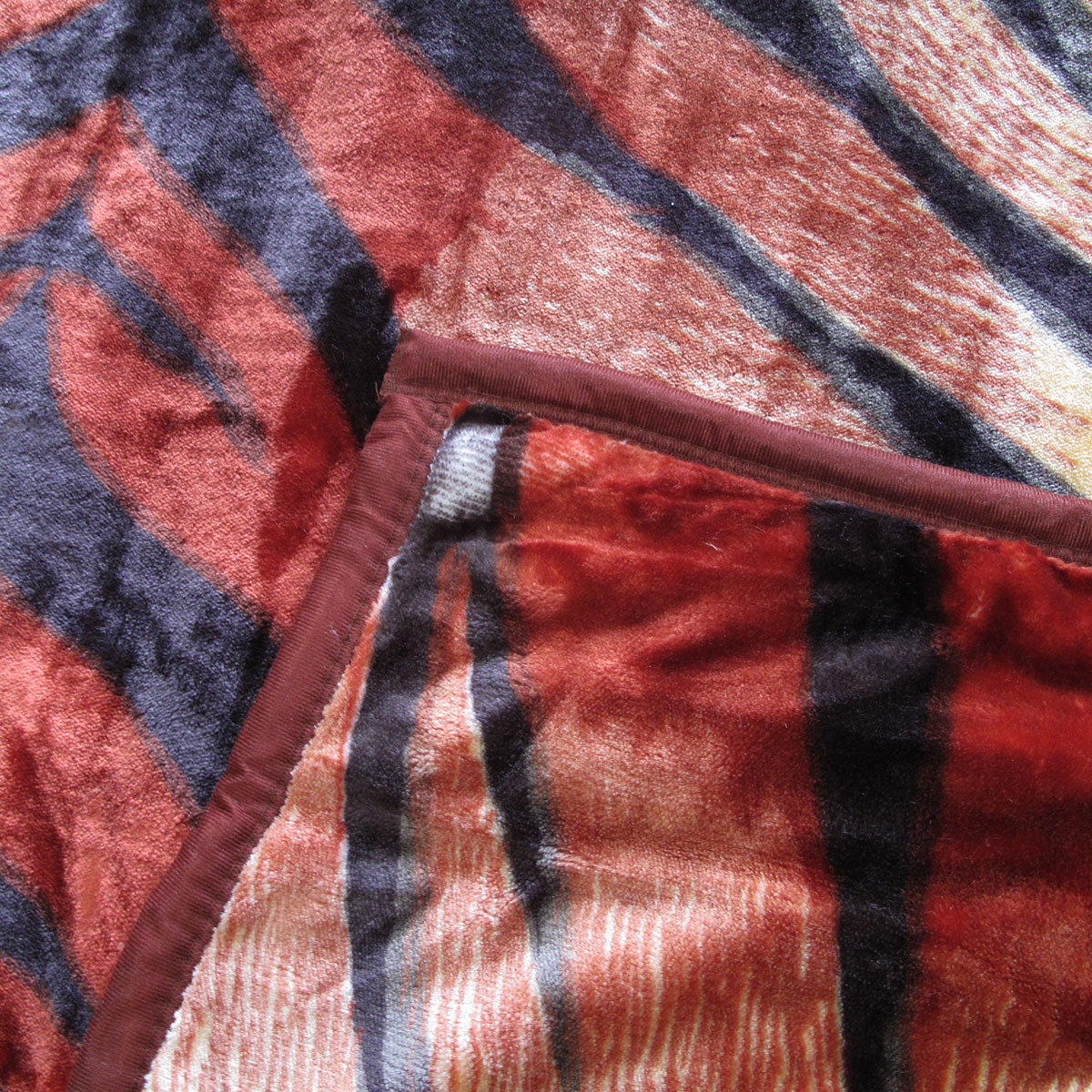 675gsm 2 Ply Animal Print Faux Mink Blanket Queen 200x240 cm Tiger — image 2