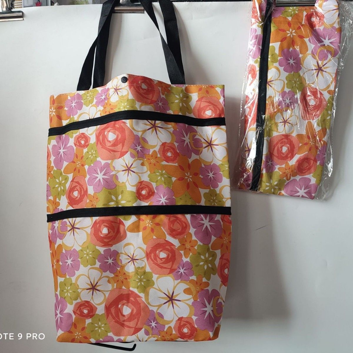 Rolling Shopping Bag Oxford Cloth Cube Type MS-003 Pink flowers on white background โ image 4