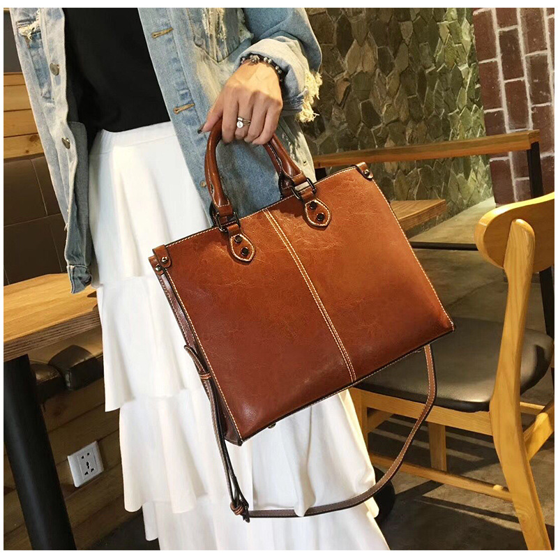 Brown Elegant Leather Handbag - Stylish Brown Tote with Adjustable Strap, Spacious and Durable โ image 3