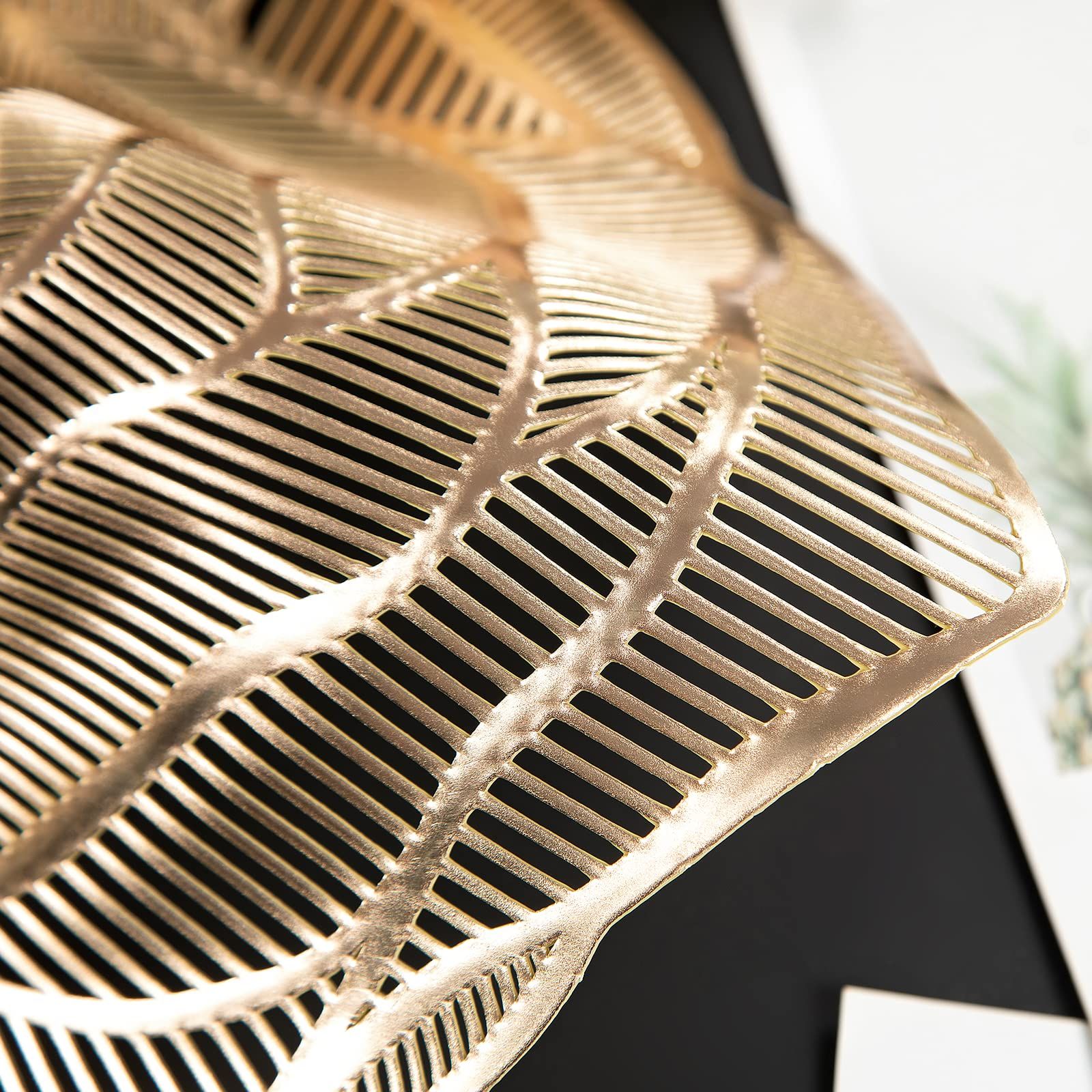 Gold Placemats Pressed Vinyl Round Placemats Set of 4 Pretty Rose Shape Design Washable Dining Table Decoration Mats