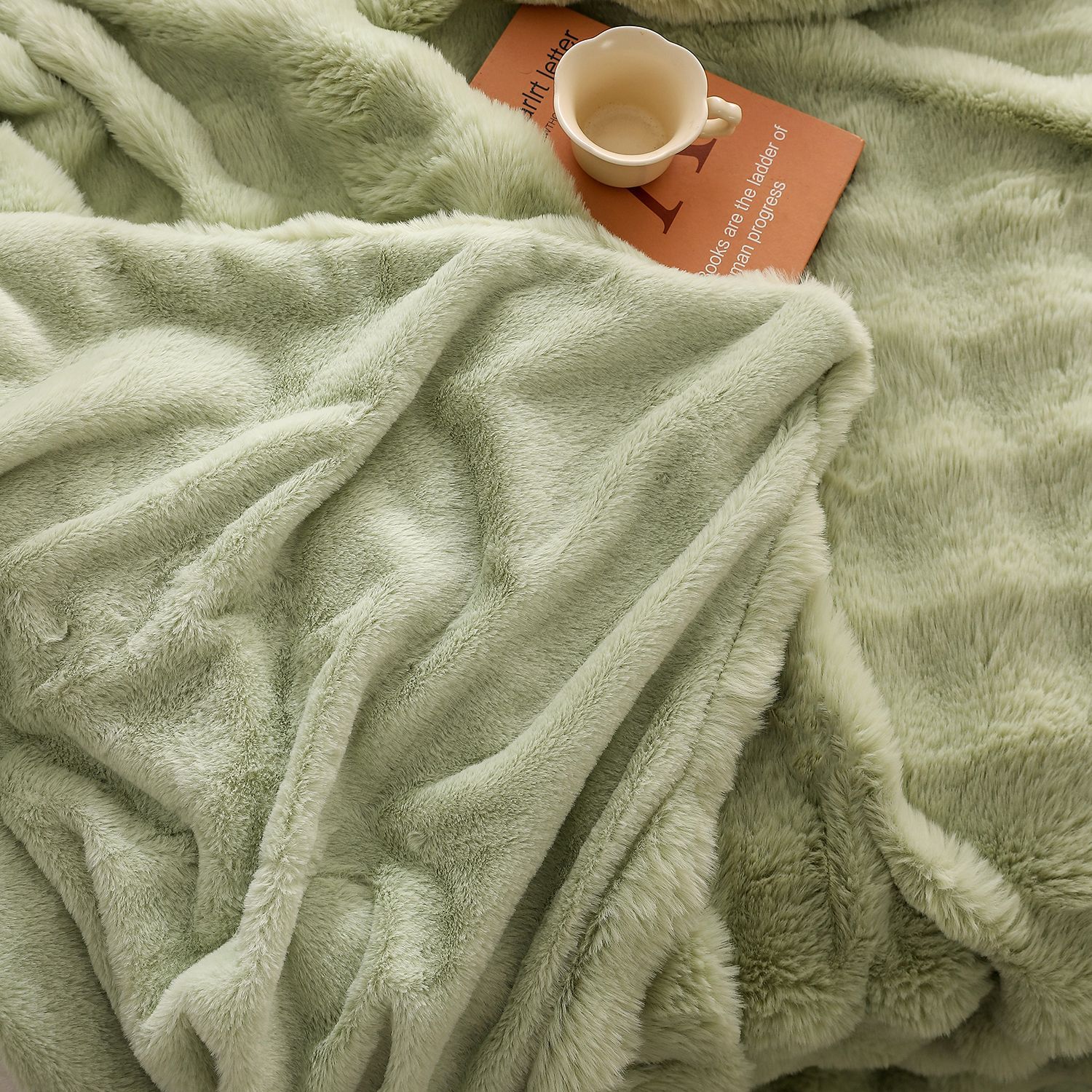 Green Luxury Tuscany Fleece Rabbit Fur Bubble Blanket (180 × 200 CM) - Double-Sided Thickened Soft Plush Bedding & Large Bed Blanket — image 3
