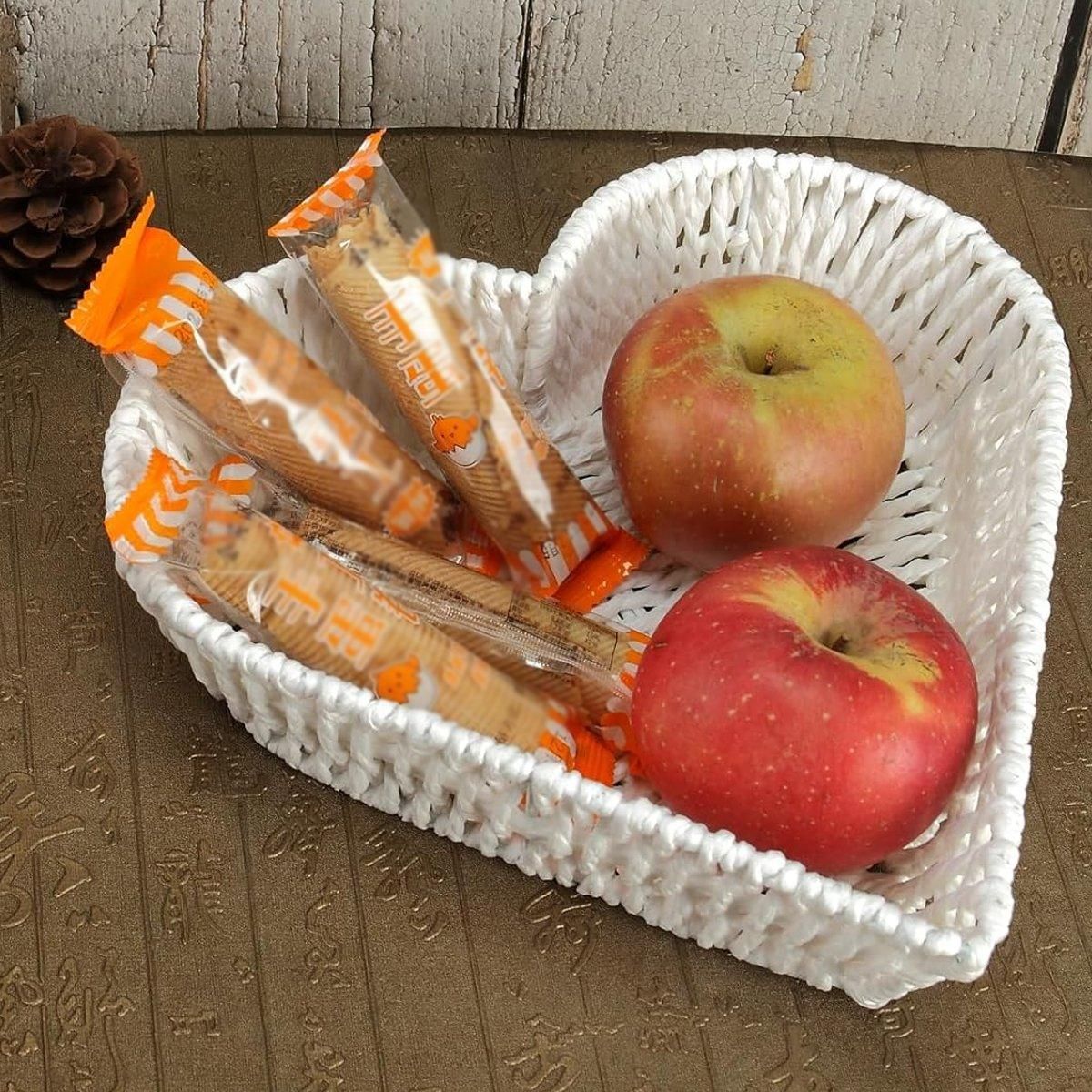 Woven Storage Basket Heart Shaped Bread Basket for Serving and Organizing Items — image 4