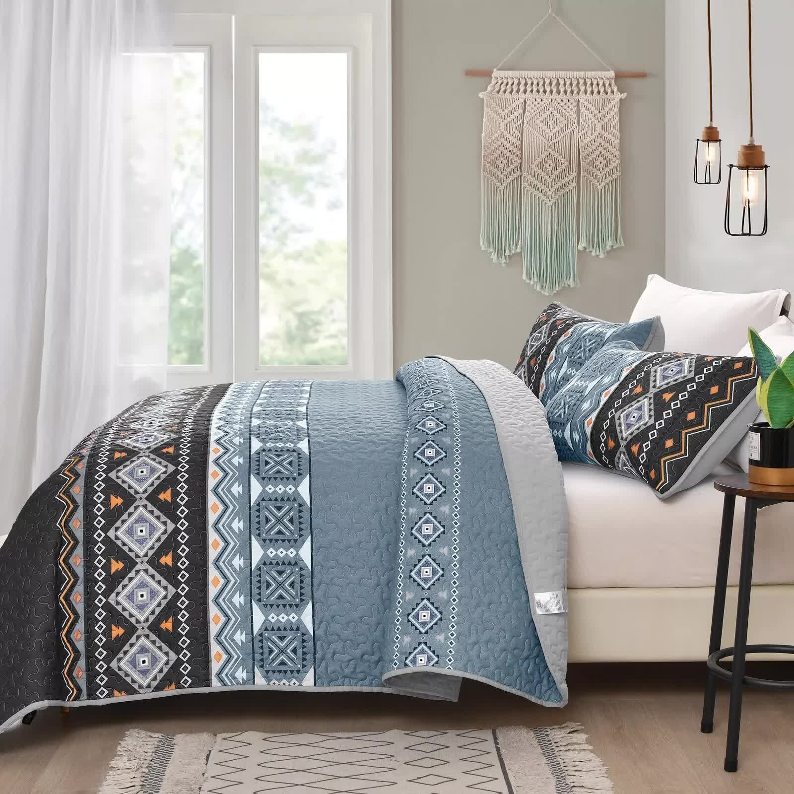 Ambient bloom sky black hour Comforter Set – Aesthetic 3-Piece Bedroom Mood — image 3