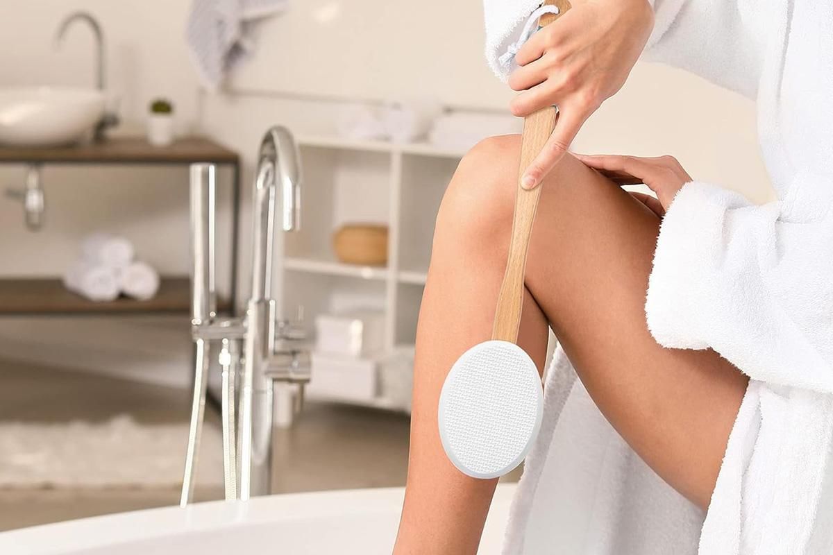 Back and Foot Lotion Applicator with 4 Replacement Pads Sunscreen Applicator Tool - White โ image 6