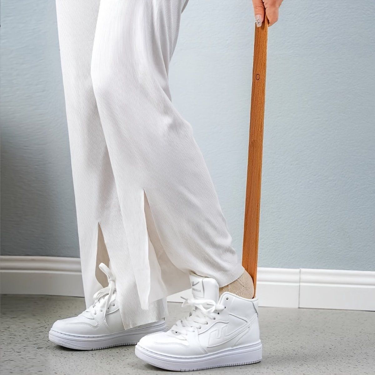 Long Handled Shoe Horn With Magnetic Holder, Beechwood Shoehorn For Seniors, Pregnant Women And Limited Mobility, Natural Wood Color, 55 cm โ image 3