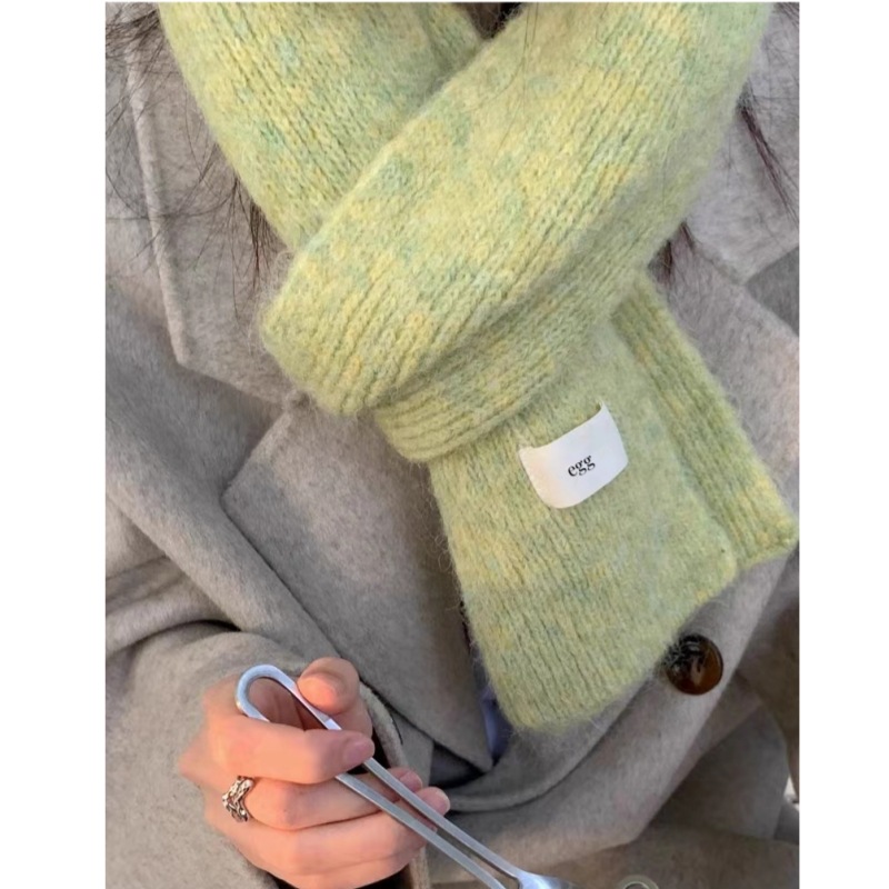 Green Cozy Knit Scarf - Soft Wool-Blend Winter Neck Wrap, Warm and Stylish — image 4