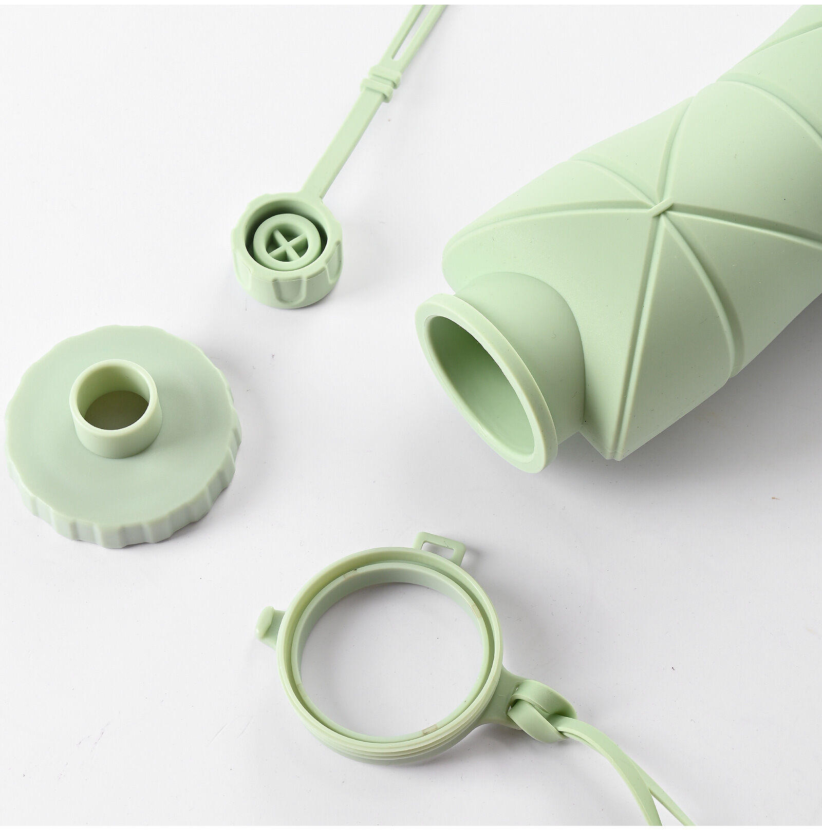 Green Portable Food Grade Silicone Collapsible Sports Water Bottle 600ML - Folding down 80%, Low High Temperature Resistant โ image 3