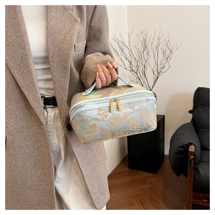 ✨ Large Capacity 3D Makeup Bag | Jacquard Fabric + Metal Zipper | Multi-Compartment Organizer, Fits Full Skincare & Makeup for Commute & Travel!/BLUE — image 2