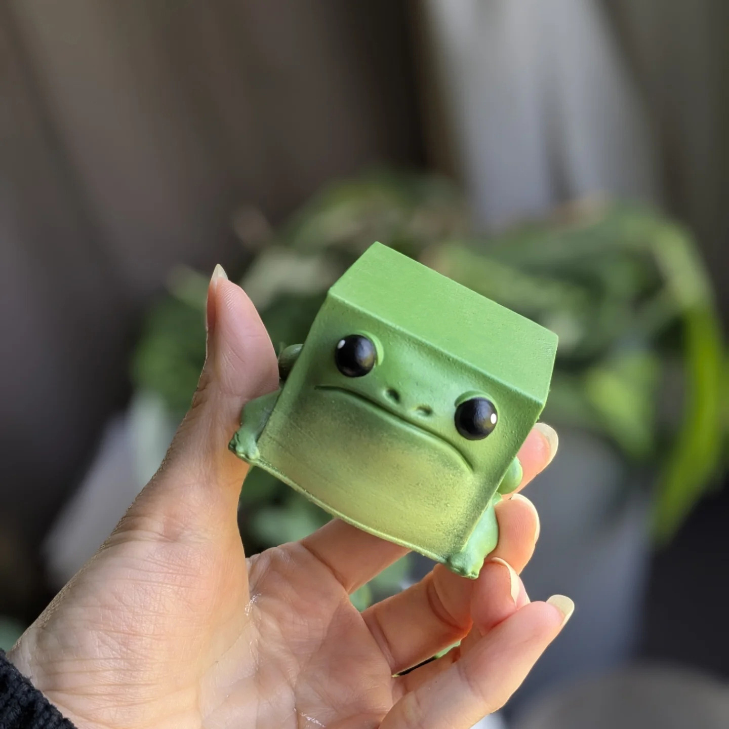 Adorable Ugly-Cute Frog Resin Figurine – 2-Pack Set for Desk, Home & Office Decor — image 3
