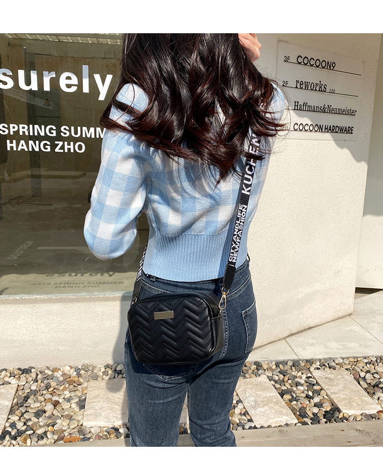Women's White Quilted Crossbody Bag Small PU Leather Shoulder Purse with Wide Patterned Strap Ideal for Travel and Daily Use โ image 6