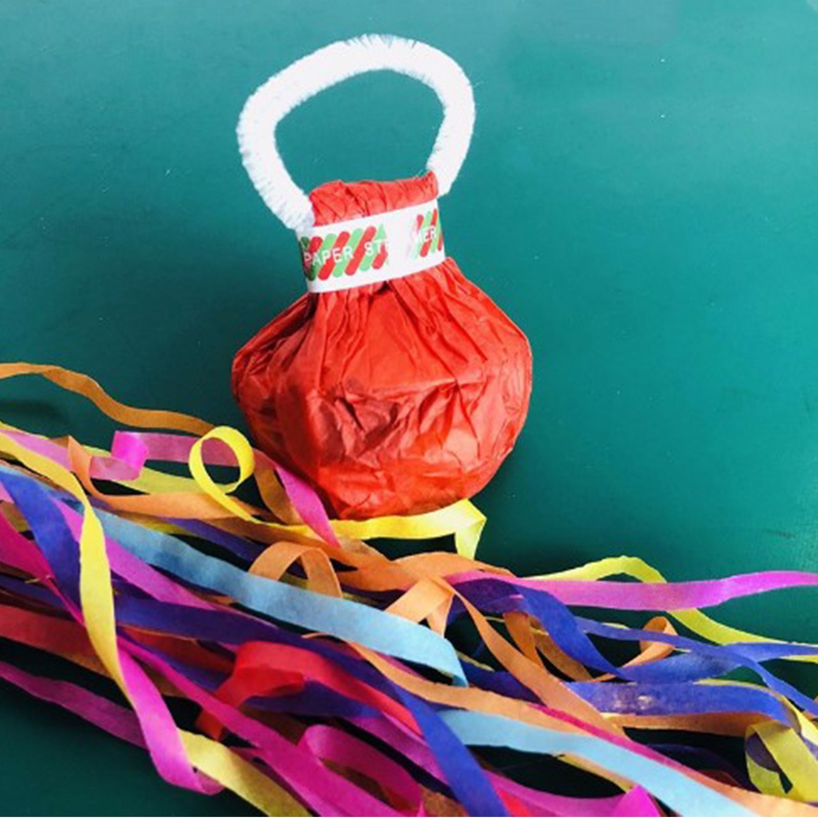 Streamer Popper Hand Throw Paper Cracker 30 Stripes Confetti Decor for Party Home Pull Ring Colorful — image 5