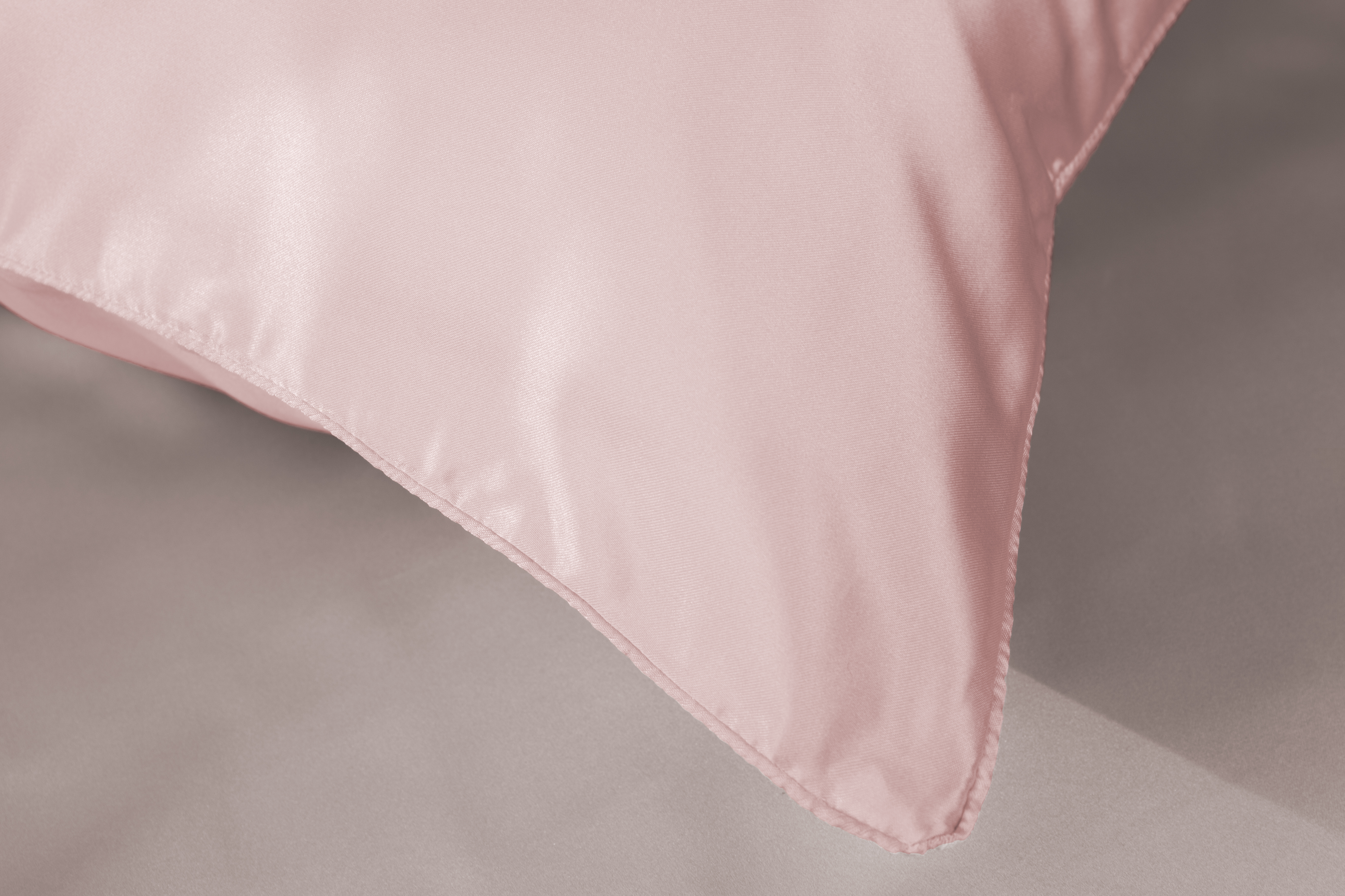 Soft Pink SILK PILLOWCASE - 51 × 76CM — image 2