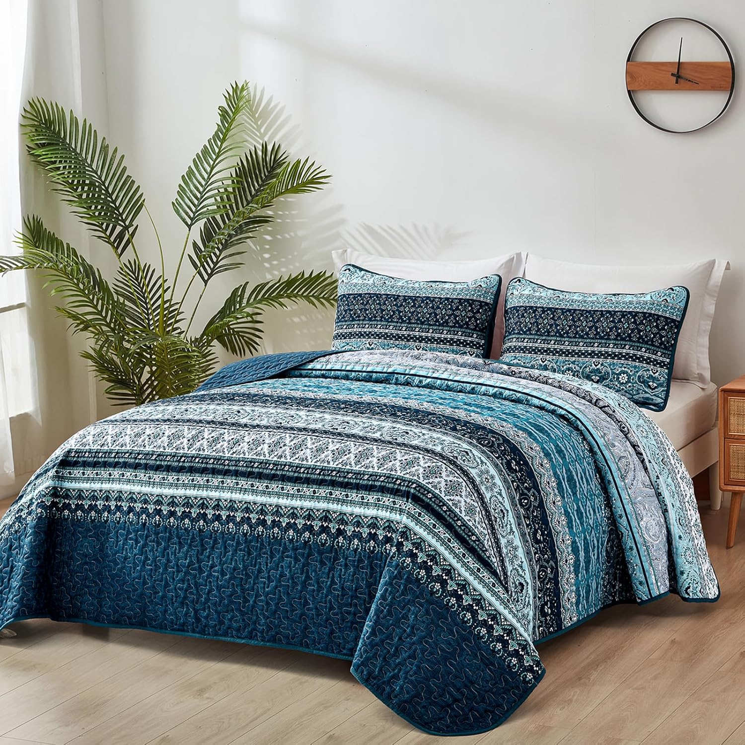 Opalescent Quilted coverlet and pillowcovers set: Shimmering Beauty - Queen size โ image 2