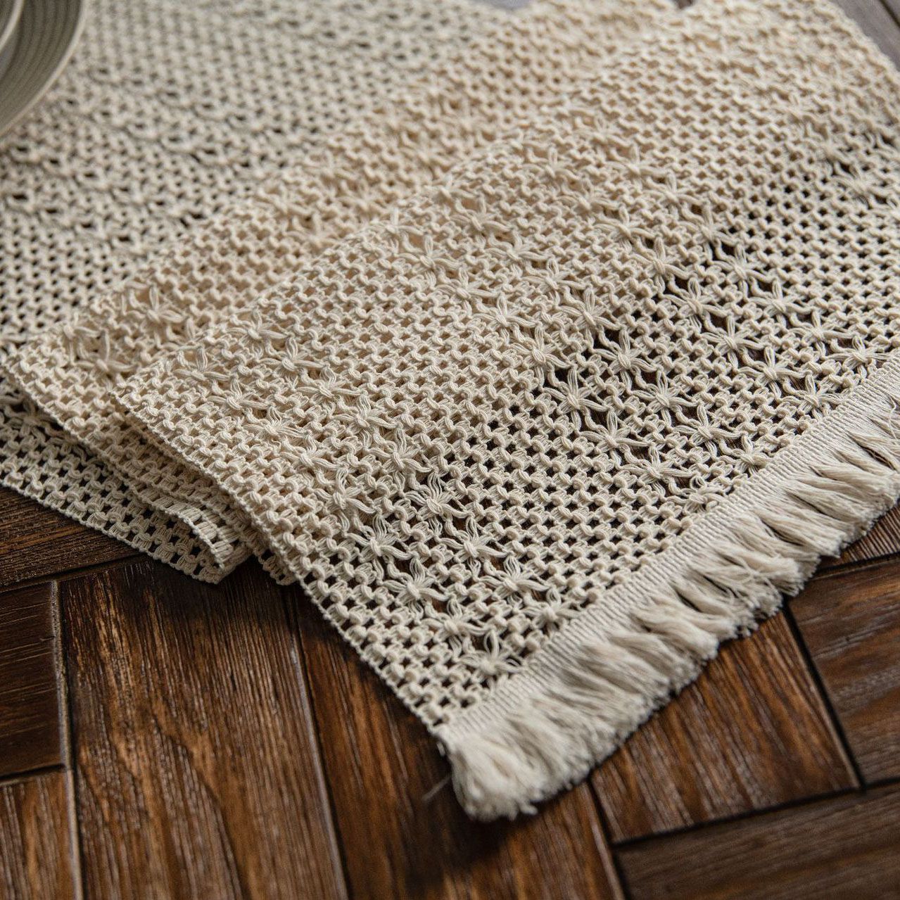 Beige Woven Table Runner - 30 x 160 cm Natural Jute and Cotton Rope Table Decor with Tassel Ends for Dining Tables, Kitchens and Seasonal Styling — image 5