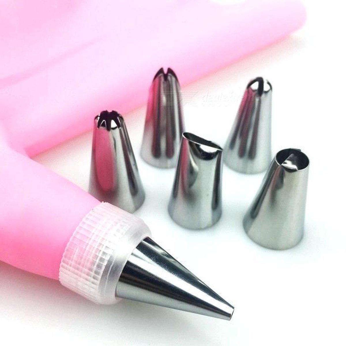 Piping Bag Cake Decoration for Whipped Cream - 6 Nozzles - 1 Piece Pink