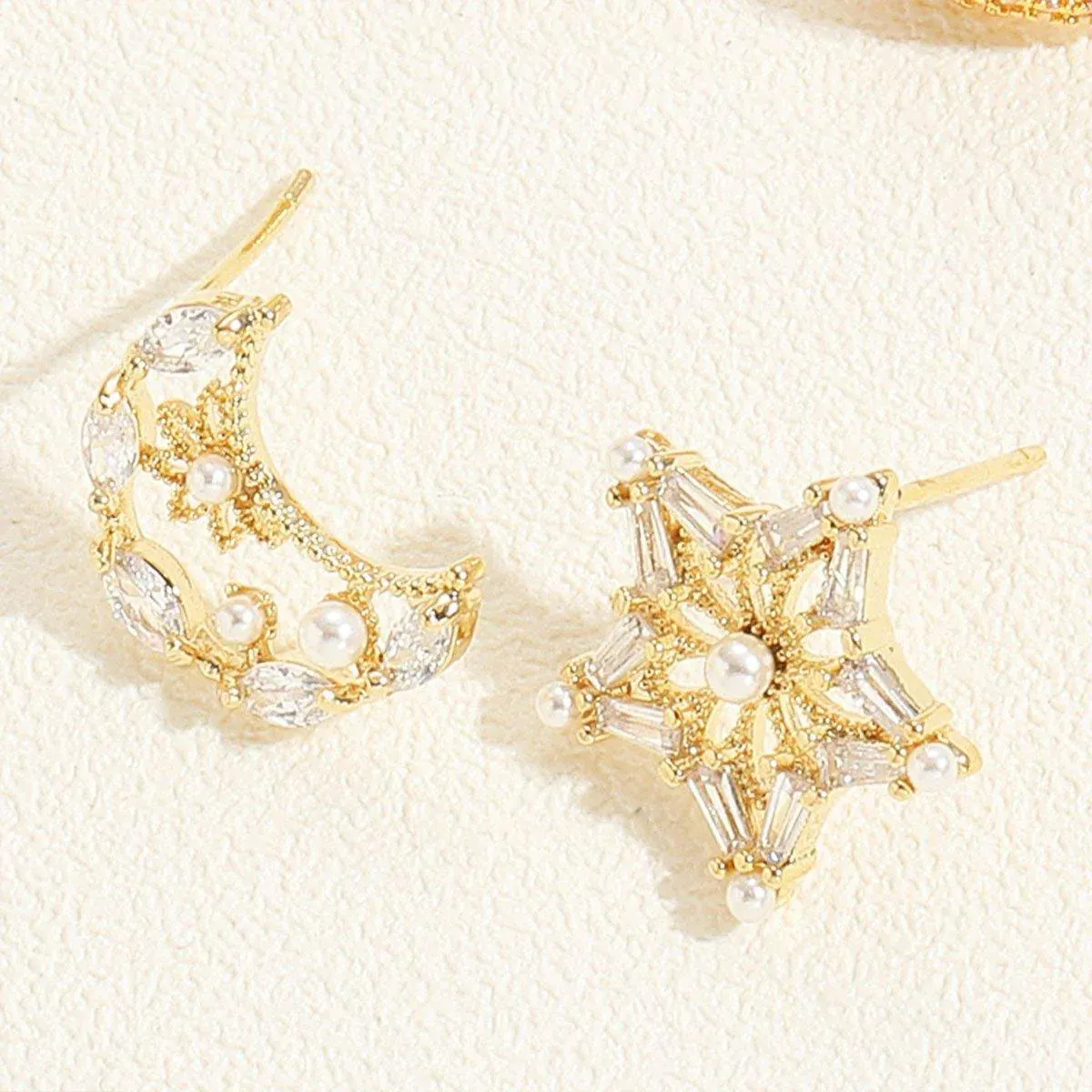 Delicate Asymmetric Star Moon Earrings for Girls Simple Micro-inlaid Jewelry — image 3