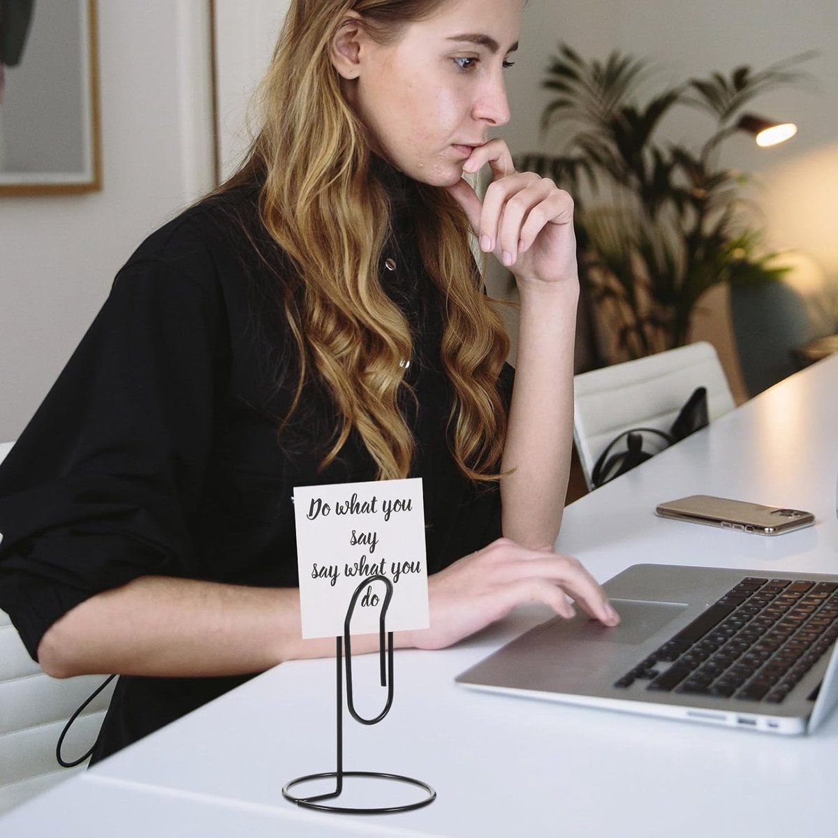 5-Pack Black Paperclip Memo Holders, Large Wire Note and Photo Stands for Desks โ image 3