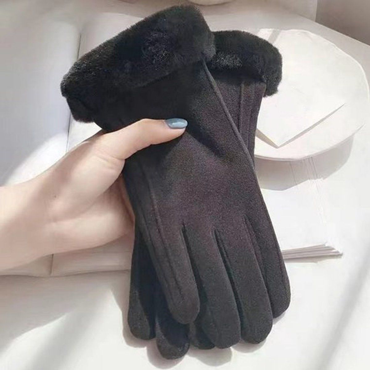 Winter Touchscreen Gloves for Women, Warm Windproof Gloves, Motorcycling, Scootering, Soft Warm Design for Indoor and Outdoor Use, Black — image 3