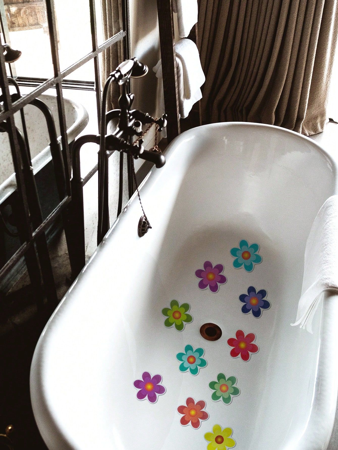 10Pcs Assorted Size Flower Shaped Non-Slip Bath Tub Stickers – Decorative & Functional Bathroom Decor 10*10cm