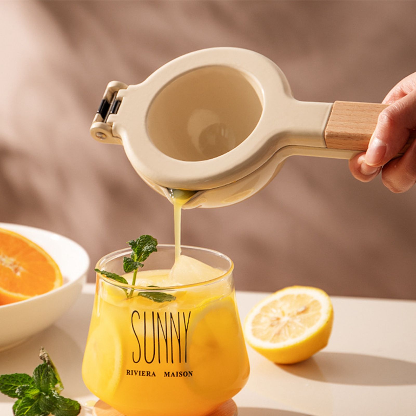 Citrus Juicer Strong Metal Wooden Handle Ergonomic Design Food Grade Coating Hand Juicer White (Wooden Handle) — image 6