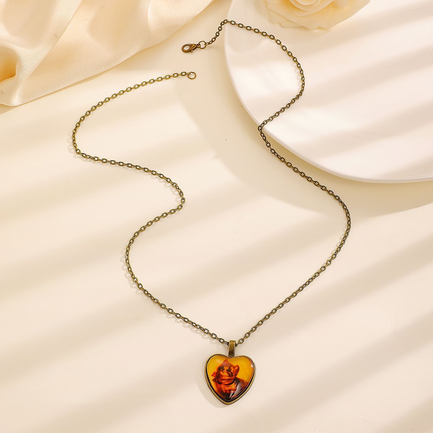Vintage Oval Time Gem Glass Alloy Pendant Necklace, Antique Bronze Tone, Unique Vintage Gift For Evening Gathering — image 3