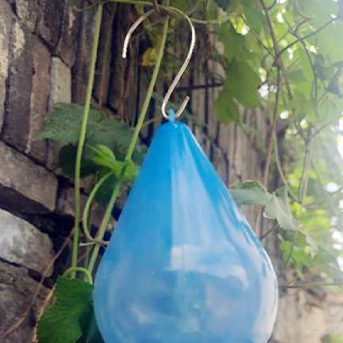 Bird Water Feeder, Droplet Shaped Hanging Bird Bath with Hook, Outdoor Bird Water Dispenser, Wildbird Waterer for Garden Tree โ image 4
