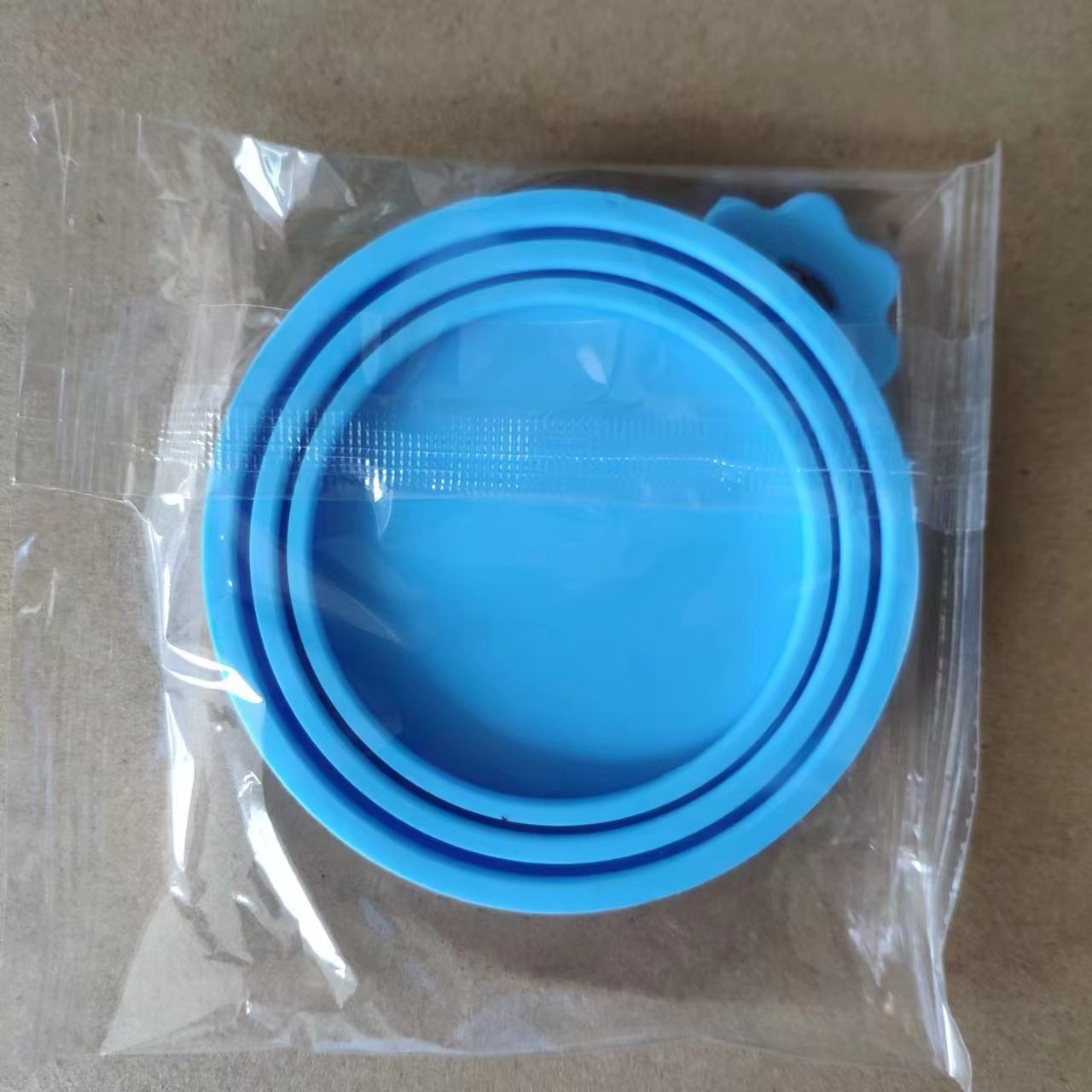 Pet Food Can Cover Silicone Can Lids for Dog and Cat Food(Universal Size, One fit 3 Size Food Cans), Blue and Green โ image 5